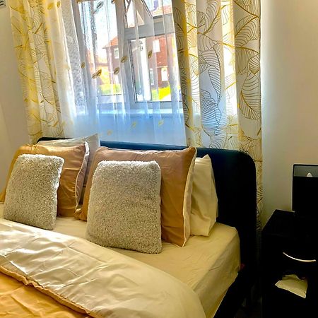 Double Room Bentilee Bucknall  Luaran gambar